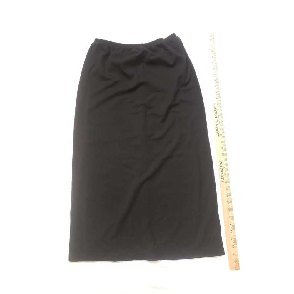 Izod stretch skirt. Black size Medium. long - 34". slit on side.